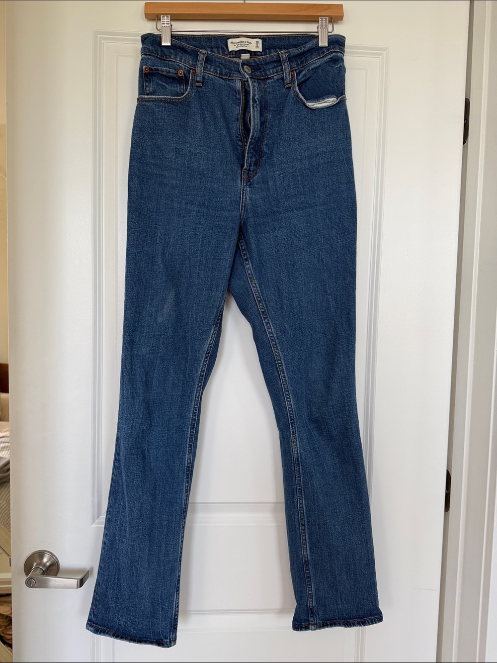 Abercrombie & Fitch '90s Slim Straight Ultra High Rise Jeans - Mid Blue